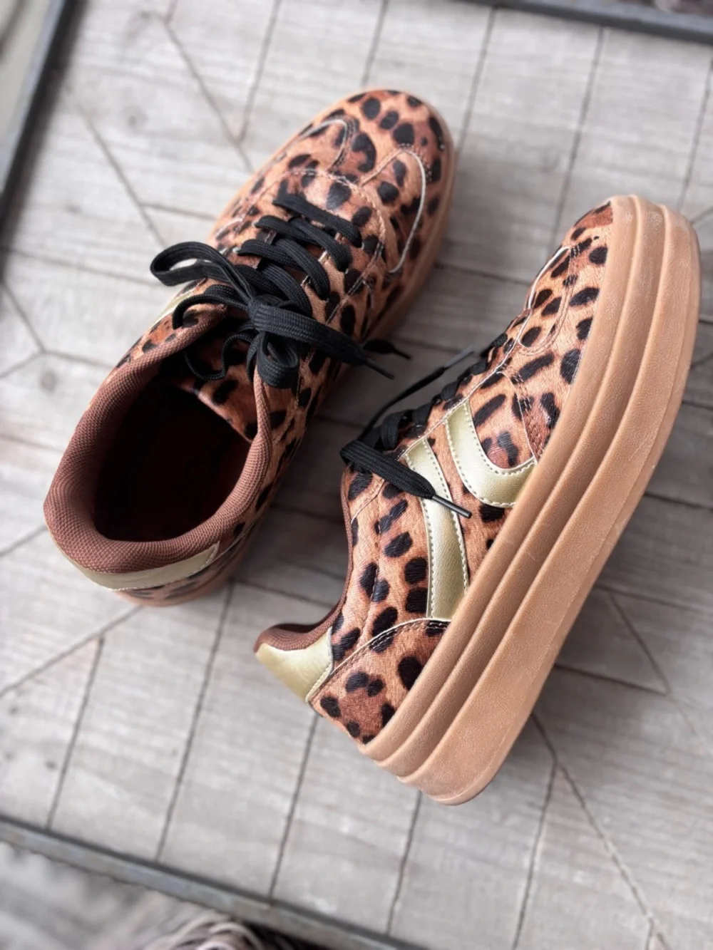 La Sheelah Leopard Print Platformyy Sneaker with Cream Stripe. size 10